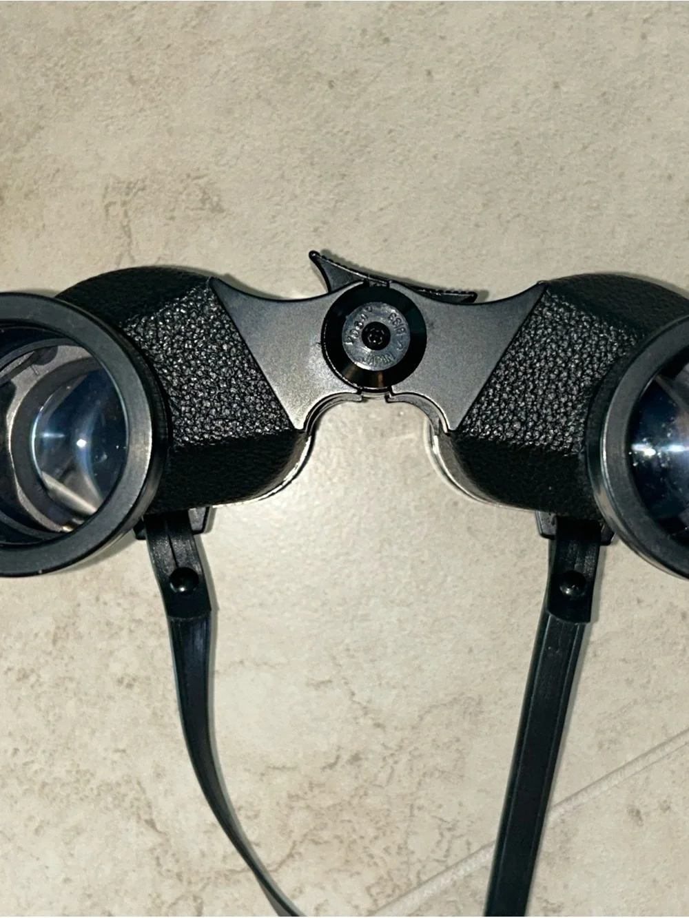 Bushnell insta focus binoculars 8 x 40 with case 473' at 1000 yds